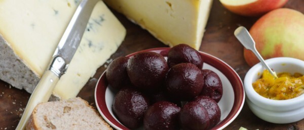 CHEESE, BEETROOT AND APPLE PLOUGHMAN'S