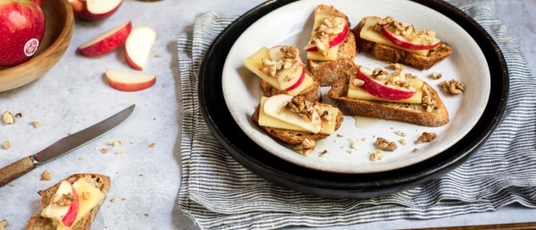 PINK LADY® CROSTINI WITH CHEDDAR, HONEY AND WALNUT